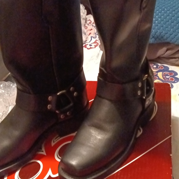 Boots - Picture 4 of 8